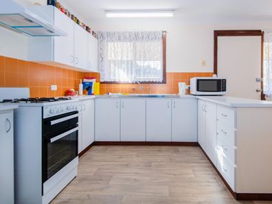 11 Scott Road, Dongara WA 6525