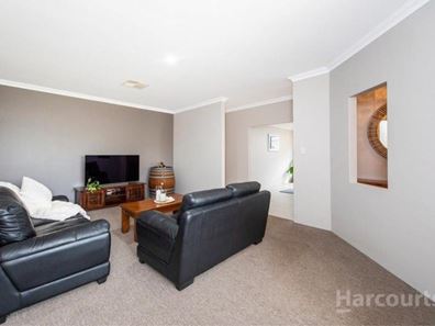 207 Peelwood Parade, Halls Head WA 6210