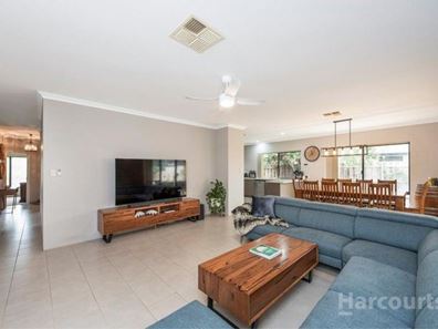 207 Peelwood Parade, Halls Head WA 6210