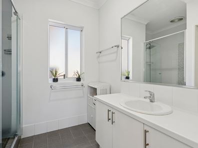 8 Daffodil Road, Canning Vale WA 6155