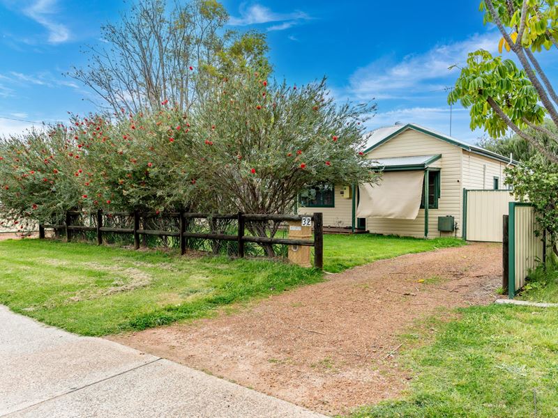 32 Congdon Avenue, Pinjarra WA 6208