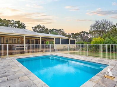 38 Stockmans Close, Oakford WA 6121
