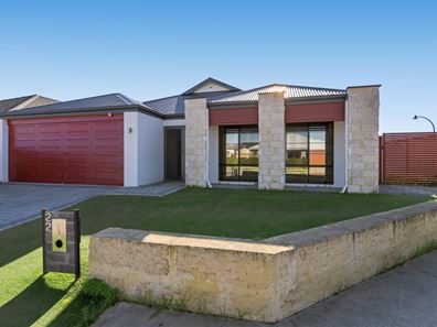 22 Laggan Road, Canning Vale WA 6155