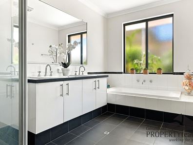 9 Essie Street, Wandina WA 6530