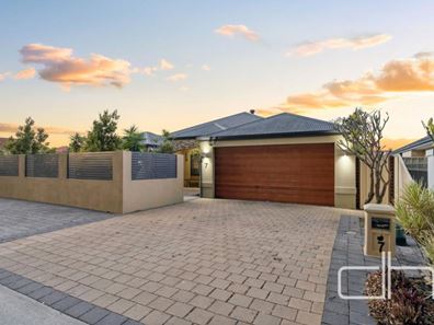 7 Russell Road, Madeley WA 6065