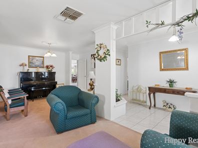18 Wisteria Place, Thornlie WA 6108