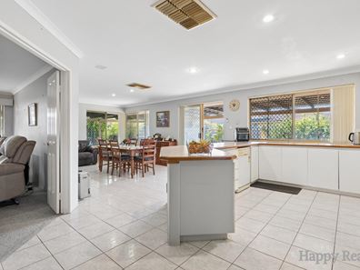18 Wisteria Place, Thornlie WA 6108