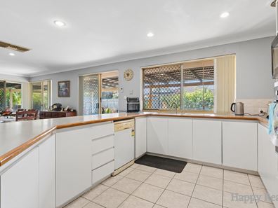 18 Wisteria Place, Thornlie WA 6108