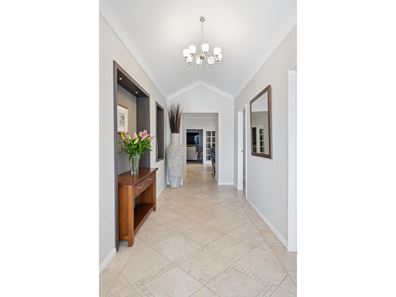 16 Westbury Lane, Madeley WA 6065