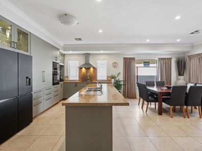 16 Westbury Lane, Madeley WA 6065