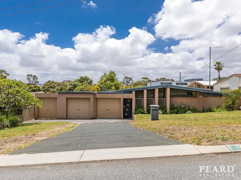 7 Monkhouse Way, Hillarys WA 6025