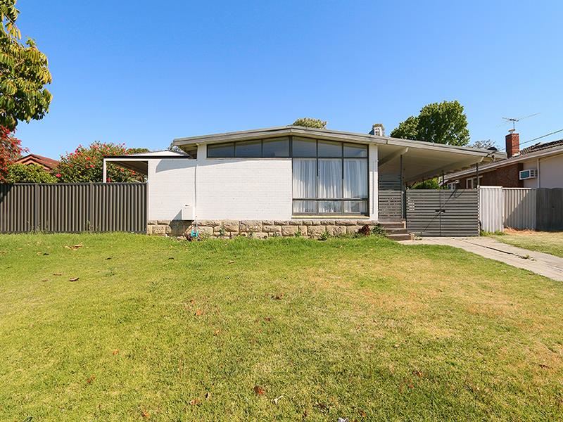 30 Lester Drive, Thornlie WA 6108