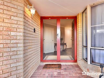 7 Maitland Place, Thornlie WA 6108