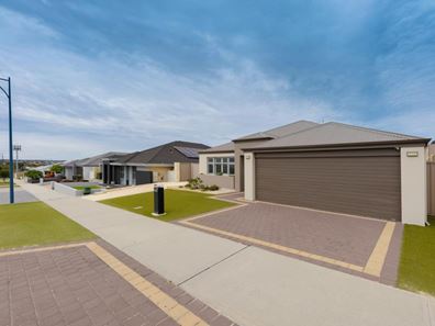 21 Roundhouse Parade, Jindalee WA 6036