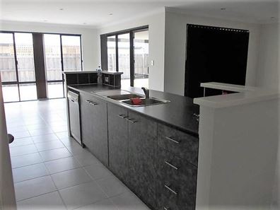 83 Burleigh Drive, Australind WA 6233