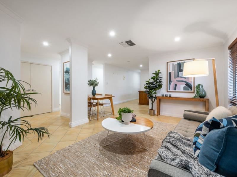 13a Wapengo Close, South Lake