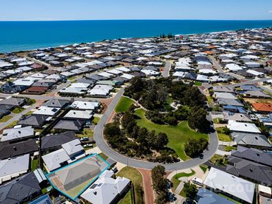 54 Santalum Circus, Halls Head WA 6210
