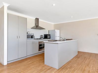 1 Burrill Rest, Lakelands WA 6180