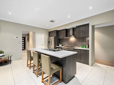 5 Hawter Way, Piara Waters WA 6112