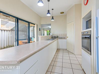 28 Fantail Way, Huntingdale WA 6110