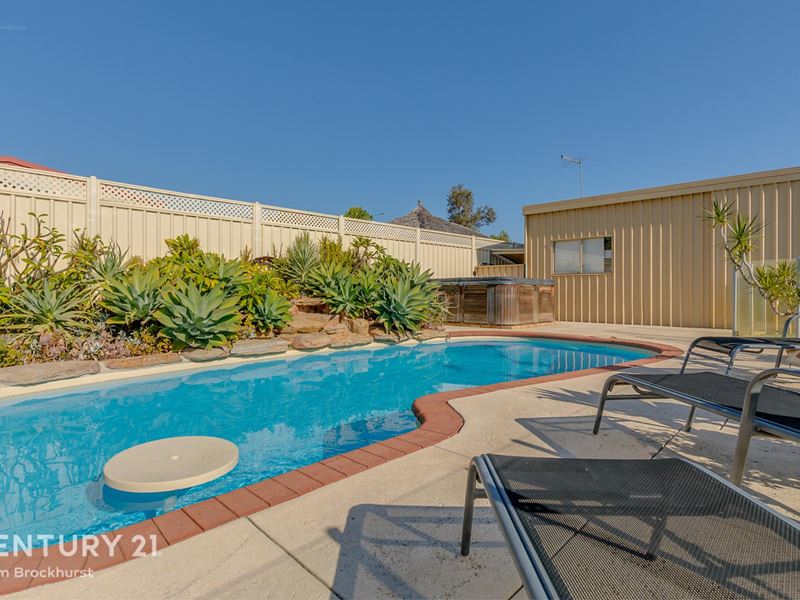 28 Lakeside Drive, Thornlie
