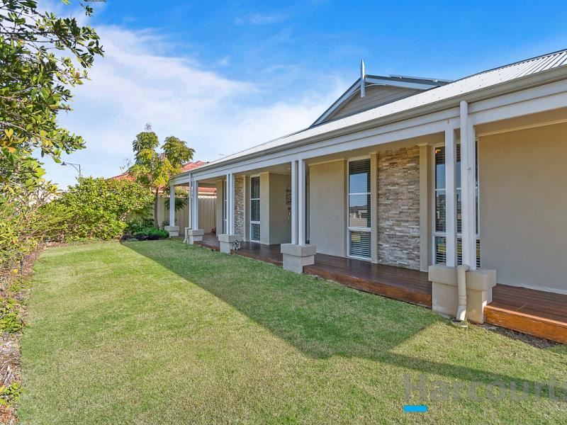 33 Westwood Meander, Carramar