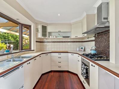 51 Tullamore Avenue, Thornlie WA 6108