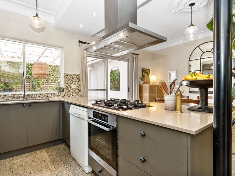 2/18 Little Walcott Street, North Perth