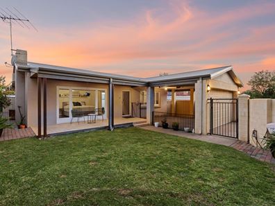 15A Coleman Crescent, Melville WA 6156