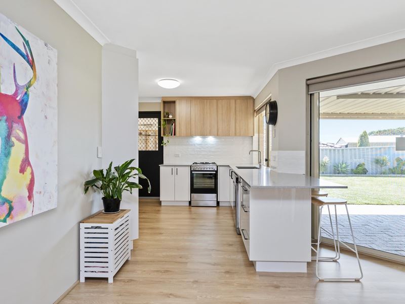 44 Admiralty Crescent, Halls Head