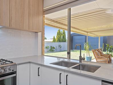 44 Admiralty Crescent, Halls Head WA 6210