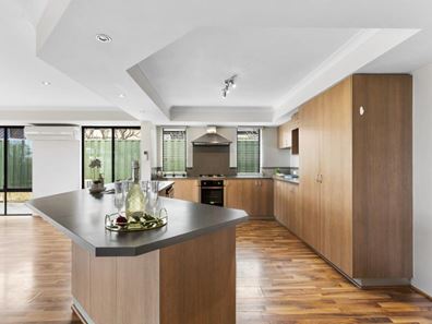 28 Waratah Circle, Halls Head WA 6210