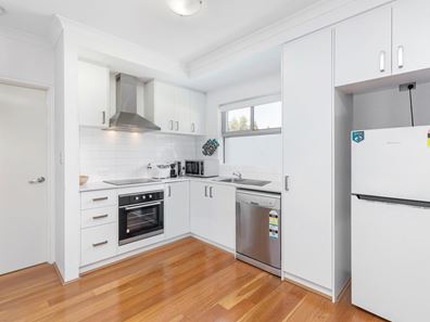 7/4 Hendra Street, Cloverdale WA 6105