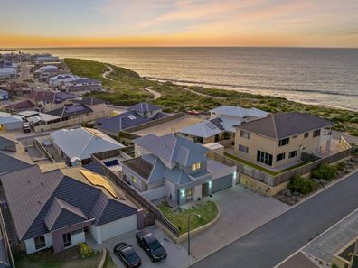 31 Jennerae Bend, Halls Head WA 6210