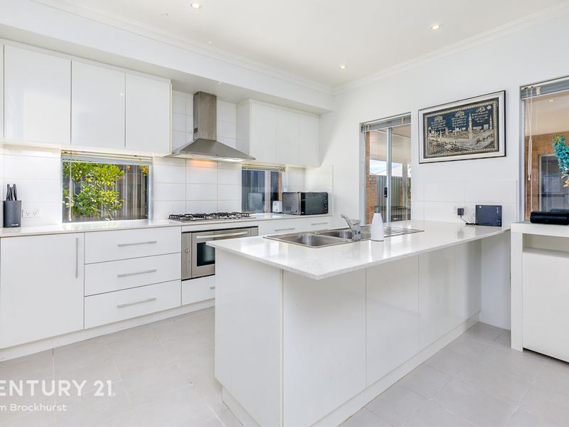 8 Hazewinkel Gardens, Champion Lakes