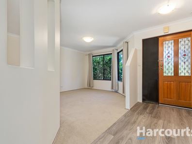 24 Tahlee Retreat, Carramar WA 6031