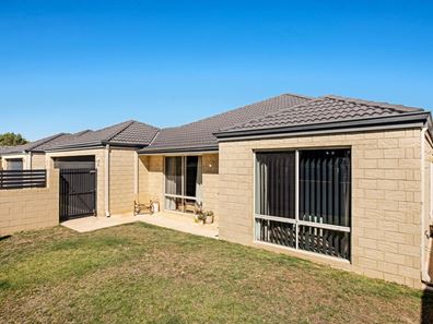 657 Rockingham Road, Lake Coogee WA 6166