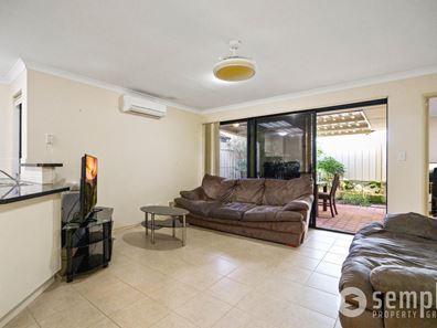 2/12 Dolphin Way, Yangebup WA 6164