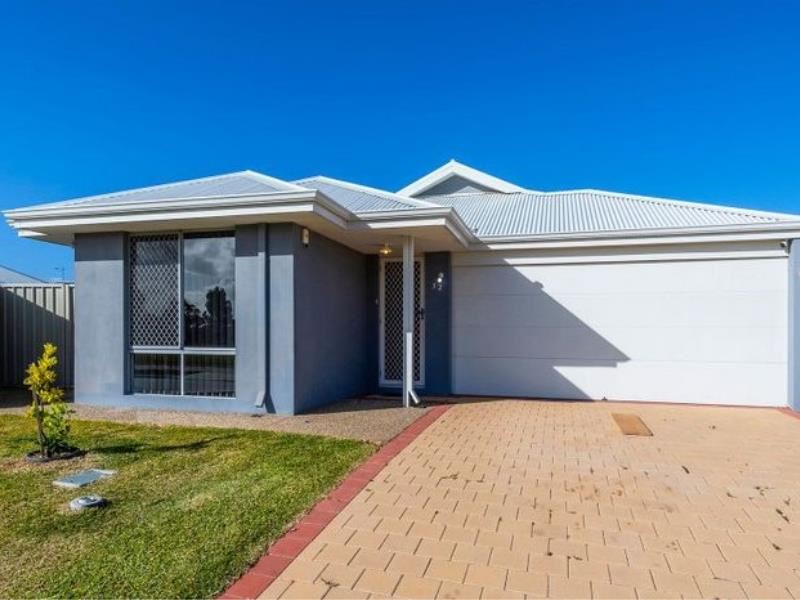 32 Gilroyd Way, Golden Bay WA 6174