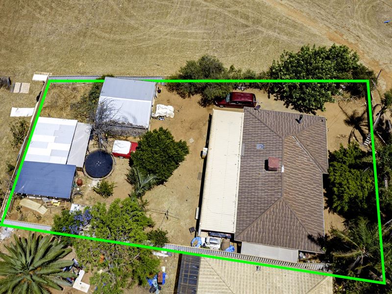 4 HIBISCUS STREET, Utakarra