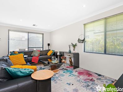 43 Fringed Way, Piara Waters WA 6112