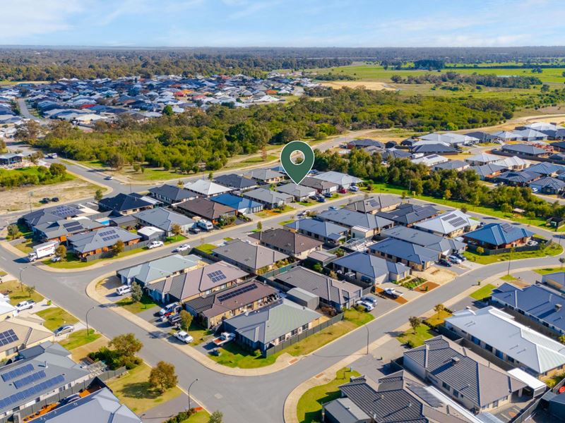 11 Broadhurst Avenue, Ravenswood