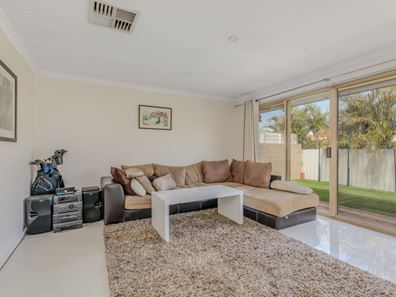 8D Harrolyn Ave., Riverton WA 6148