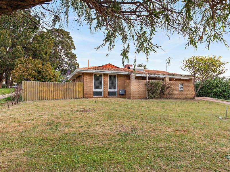 18 Valentine Road, Kelmscott WA 6111