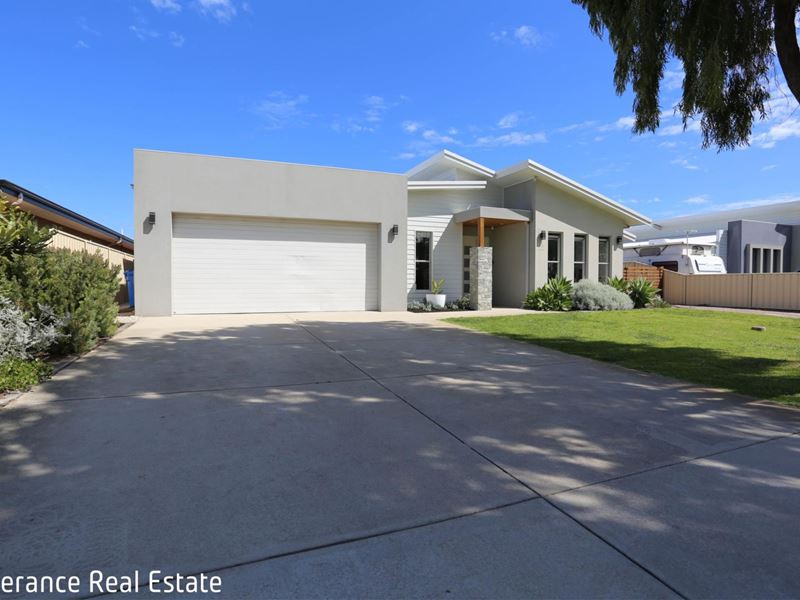 16 Woody Avenue, Castletown