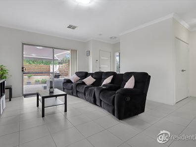 27/9 Barfield Road, Hammond Park WA 6164