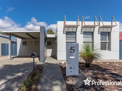 5 Neo Drive, Seville Grove WA 6112