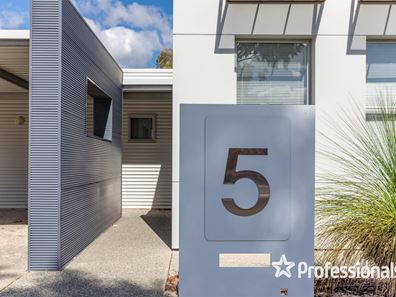 5 Neo Drive, Seville Grove WA 6112