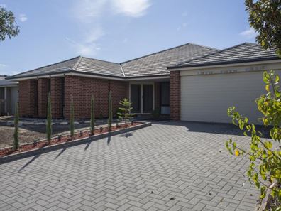 15 Redstone Trail, Ellenbrook WA 6069