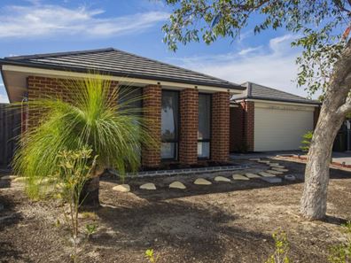15 Redstone Trail, Ellenbrook WA 6069
